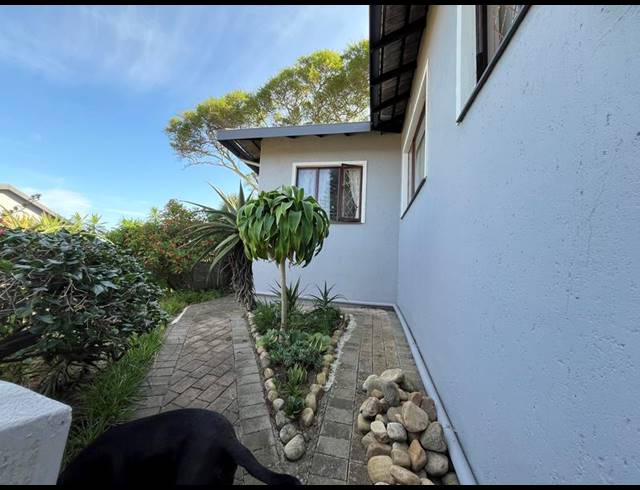 6 BEDROOM HOUSE FOR SALE IN MANABA BEACH